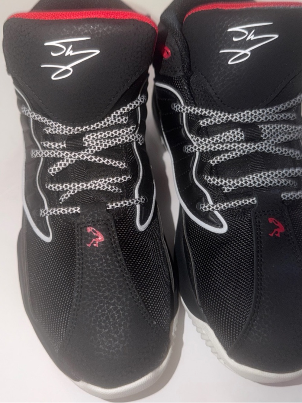 Shaq Kids New Size 7 Black and Red Performance Basketball Shoes